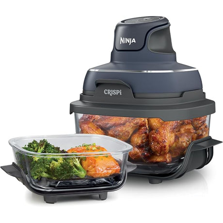 Imagen de la freidora de aire Ninja Crispi con CRISPI POWERPOD™ y cristalería TempWare™, que permite cocinar crujiente desde congelado en minutos. Funcionalidad 4 en 1: Max Crisp, Bake, Air Fry y Re-Crisp, con recipiente de 4 QT, diseño compacto y almacenamiento apilable.